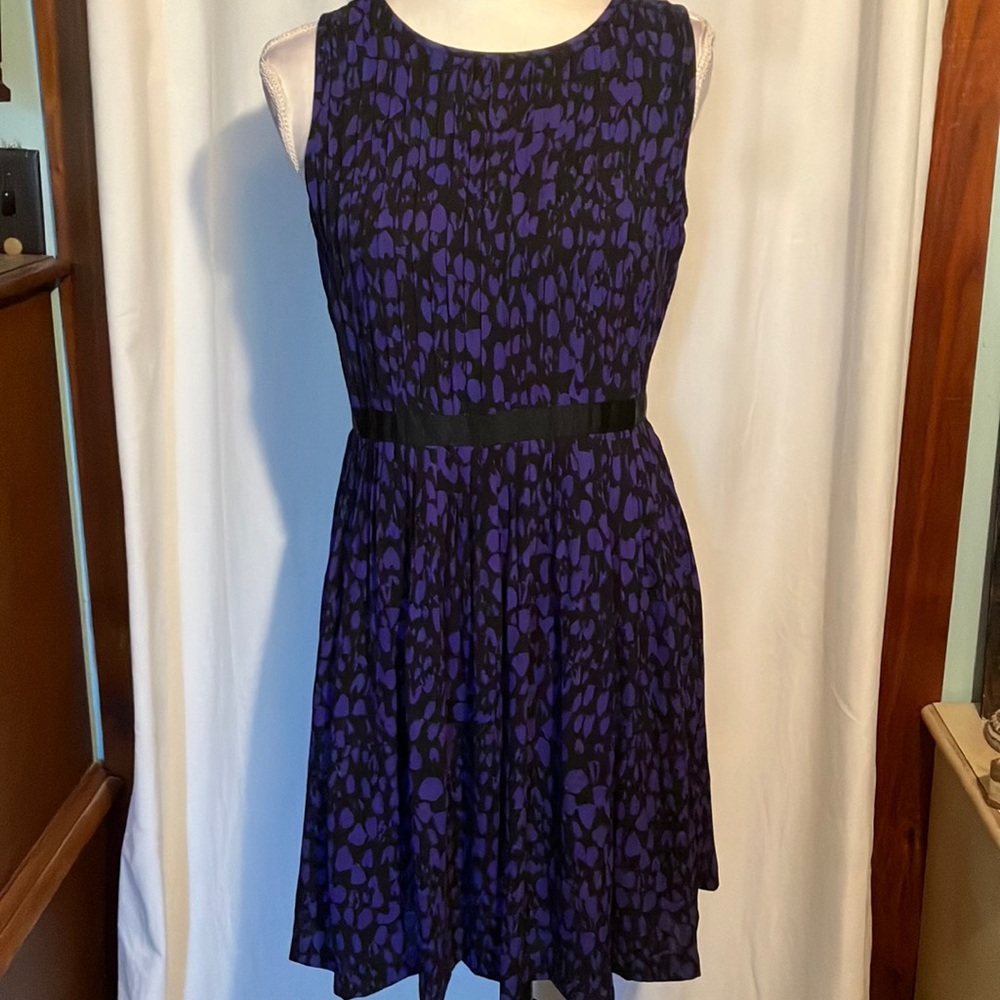Loft 4P purple and black dress with key hole back